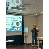 亚大院系成果展于 3/7 盛大办理，现场湧入大量高中生，本系人气旺、盛况空前。透过丰富的展示，学生深入了解系所特色，在互动中精确寻得职涯方向，收获颇丰！